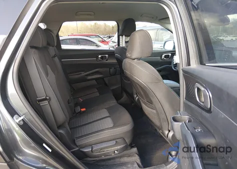 2022 Kia Sorento Lx z USA, uszkodzony, nr VIN 5XYRG4LC1NG155853